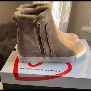 Blondo Glade waterproof sneaker wedge booties 7.5